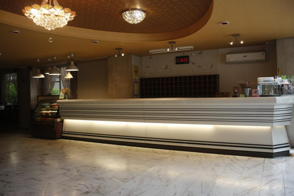 Gene Long Haiy Att Hotel Chiayi City Exterior photo